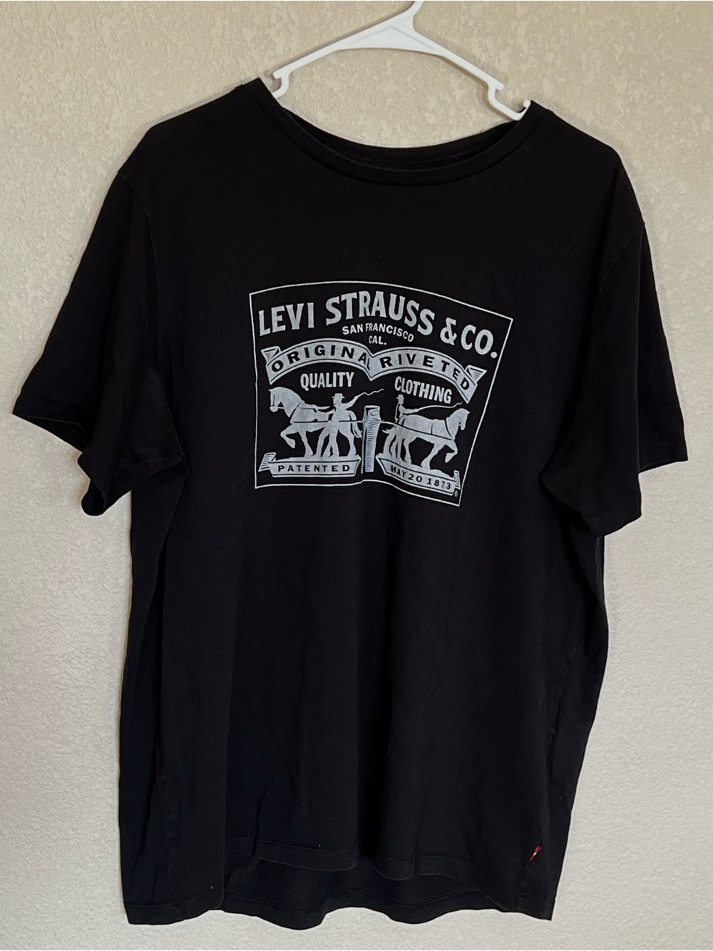 Levi's Black Short-Sleeve Logo Tee with White Graphic